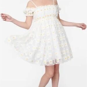 White Daisy Dress